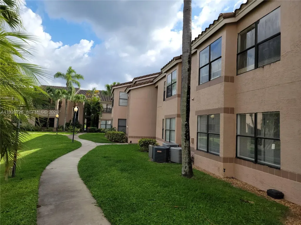2846 S University Drive Davie FL 33328