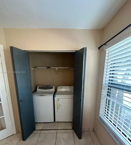 2846 S University Drive Davie FL 33328