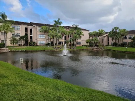 2846 S University Drive Davie FL 33328