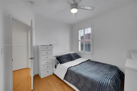 1135 Satinleaf Street Hollywood FL 33019
