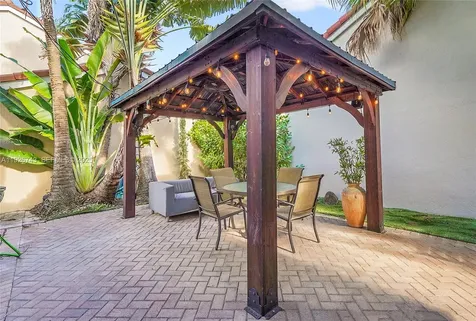 1135 Satinleaf Street Hollywood FL 33019