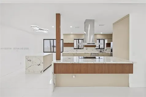 1200 Cleveland Road Miami Beach FL 33141