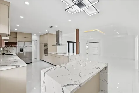 1200 Cleveland Road Miami Beach FL 33141