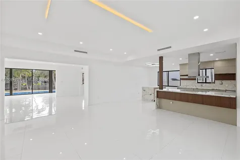1200 Cleveland Road Miami Beach FL 33141