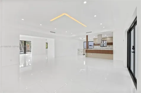 1200 Cleveland Road Miami Beach FL 33141