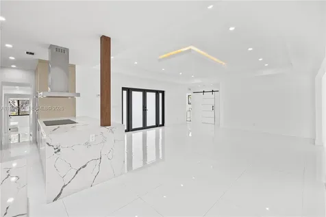 1200 Cleveland Road Miami Beach FL 33141