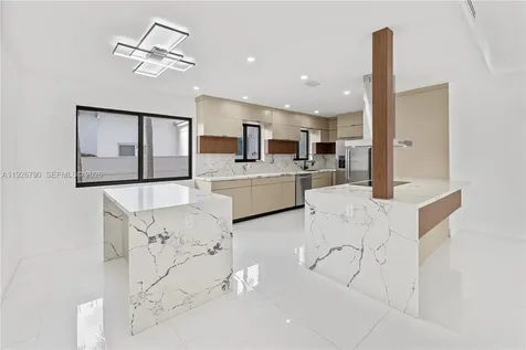 1200 Cleveland Road Miami Beach FL 33141