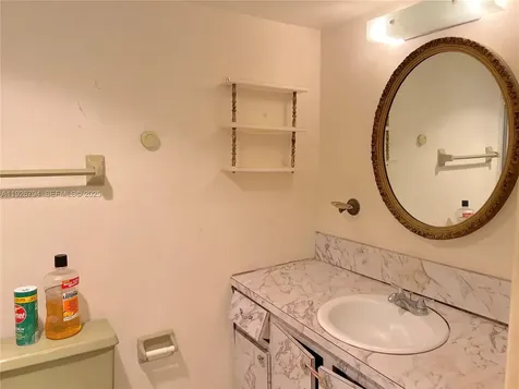 942 NE 199th Street Miami FL 33179