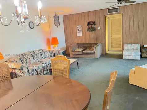 942 NE 199th Street Miami FL 33179