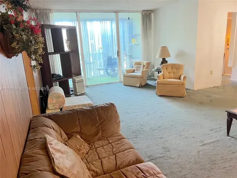 942 NE 199th Street Miami FL 33179