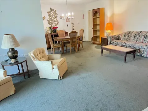 942 NE 199th Street Miami FL 33179