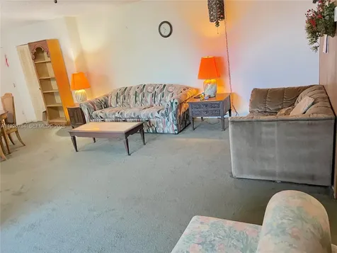 942 NE 199th Street Miami FL 33179