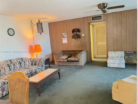 942 NE 199th Street Miami FL 33179