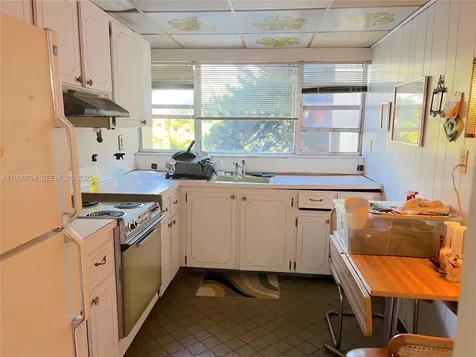 942 NE 199th Street Miami FL 33179