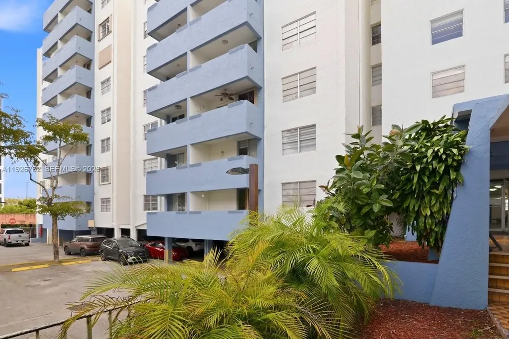 5050 NW 7th Street Miami FL 33126