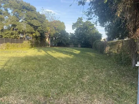 209 NW 17th Place Miami FL 33125