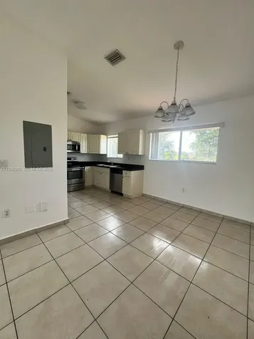 7281 NW 174th Terrace Hialeah FL 33015