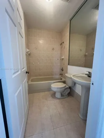 7281 NW 174th Terrace Hialeah FL 33015
