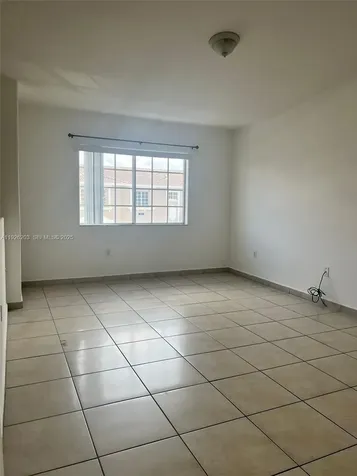 7281 NW 174th Terrace Hialeah FL 33015