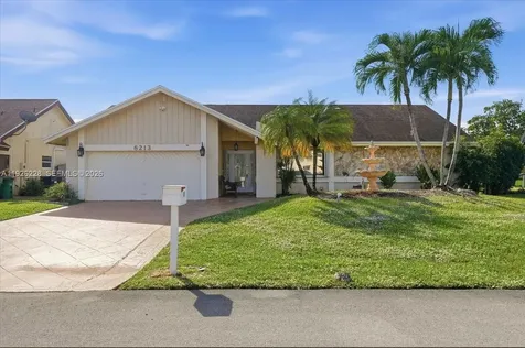 8213 Cassia Terrace Tamarac FL 33321