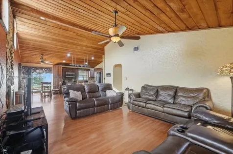 8213 Cassia Terrace Tamarac FL 33321