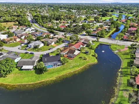 8213 Cassia Terrace Tamarac FL 33321