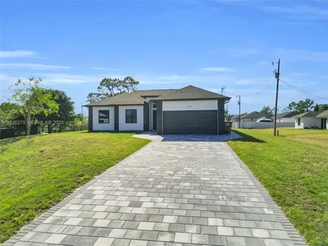 2250 10th Terrace Lehigh Acres FL 33936