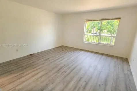 2420 NW 33rd Street Oakland Park FL 33309