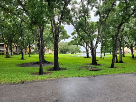 2420 NW 33rd Street Oakland Park FL 33309