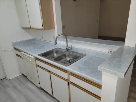 2420 NW 33rd Street Oakland Park FL 33309