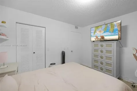 900 SW 142nd Avenue Pembroke Pines FL 33027