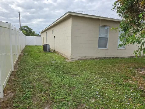 4876 30th Avenue Vero Beach FL 32967