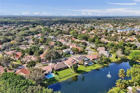3071 Perriwinkle Circle Davie FL 33328