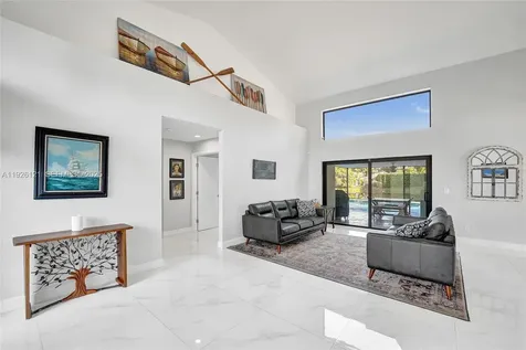 3071 Perriwinkle Circle Davie FL 33328