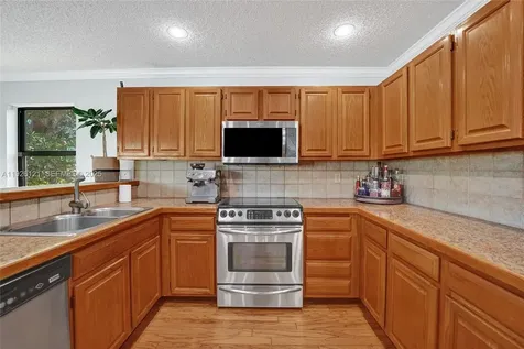 3071 Perriwinkle Circle Davie FL 33328