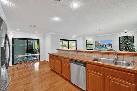 3071 Perriwinkle Circle Davie FL 33328