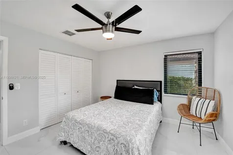 3071 Perriwinkle Circle Davie FL 33328