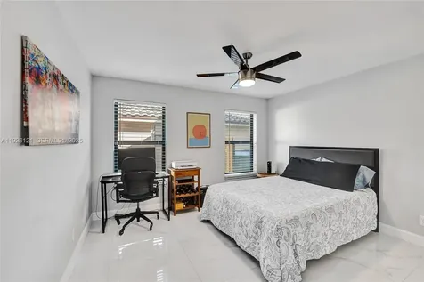 3071 Perriwinkle Circle Davie FL 33328
