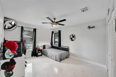 3071 Perriwinkle Circle Davie FL 33328