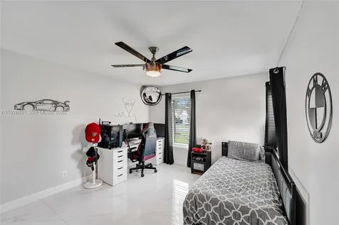 3071 Perriwinkle Circle Davie FL 33328