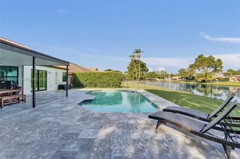 3071 Perriwinkle Circle Davie FL 33328