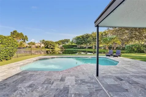 3071 Perriwinkle Circle Davie FL 33328