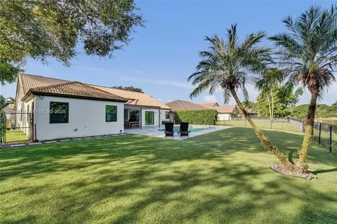 3071 Perriwinkle Circle Davie FL 33328