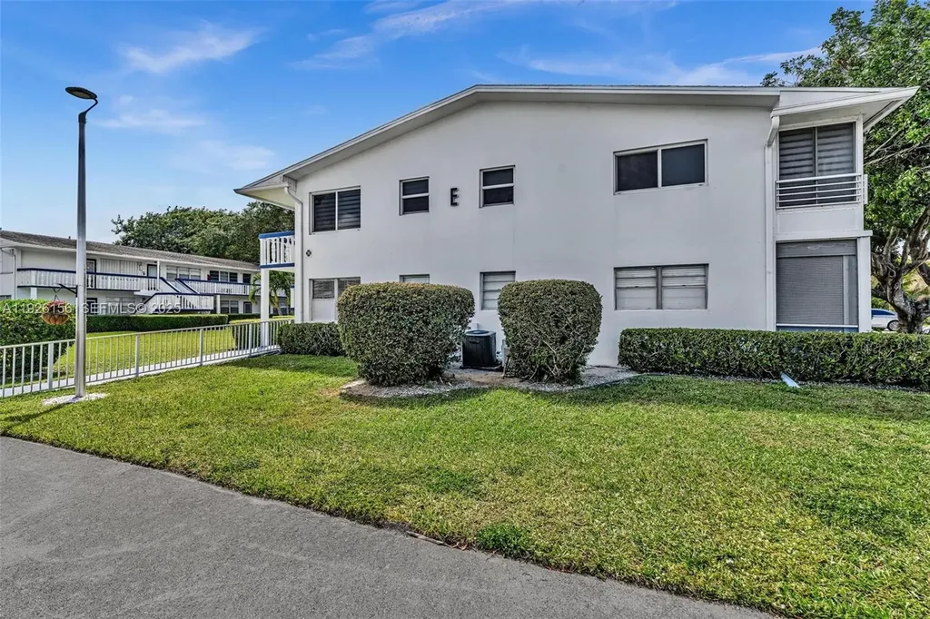 117 Westbury E Deerfield Beach FL 33442