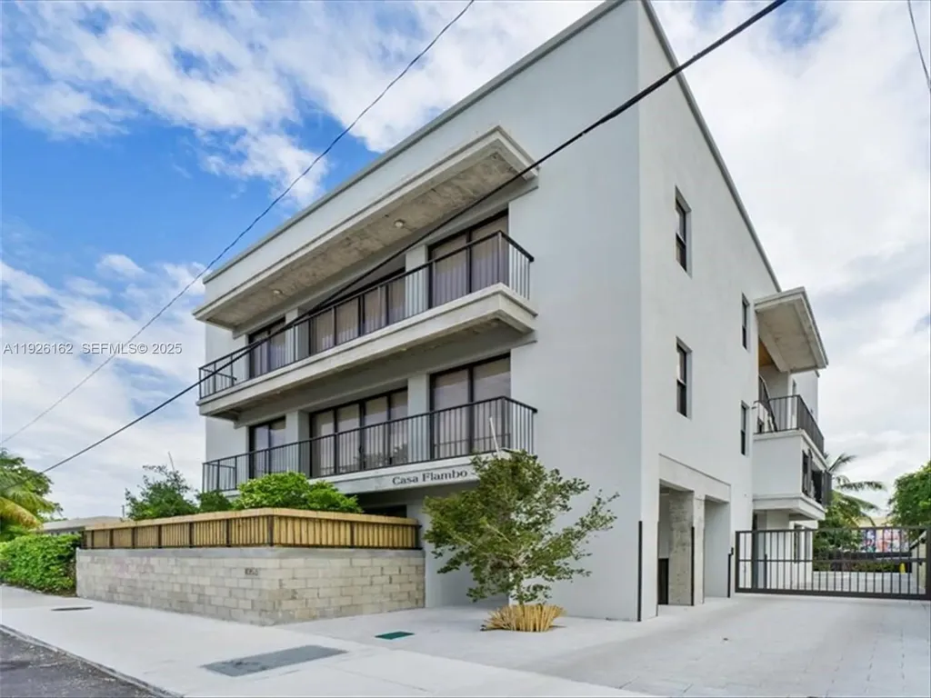 1053 NW 29th Street Miami FL 33127