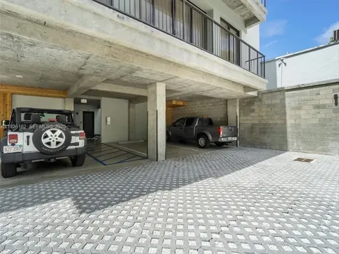 1053 NW 29th Street Miami FL 33127