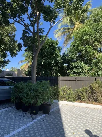 1053 NW 29th Street Miami FL 33127