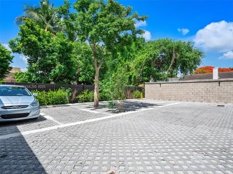 1053 NW 29th Street Miami FL 33127