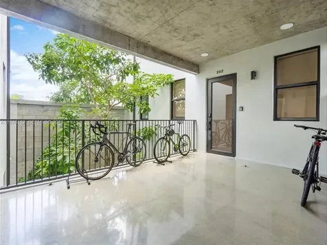 1053 NW 29th Street Miami FL 33127