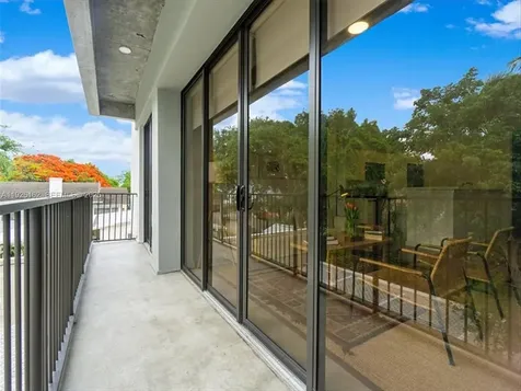1053 NW 29th Street Miami FL 33127